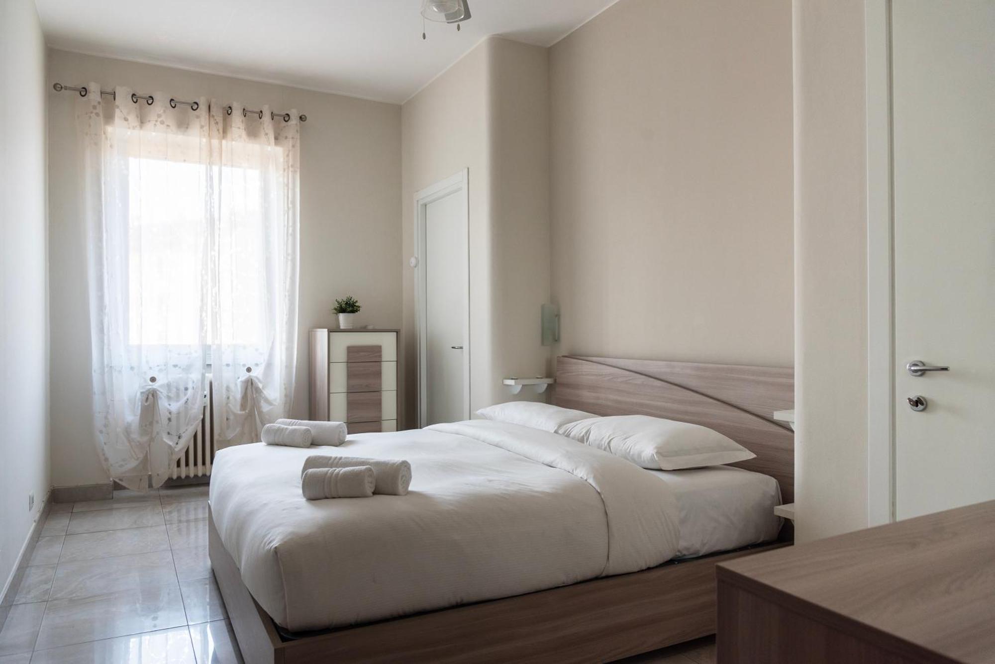 Youhosty - Populonia 10 * Milan